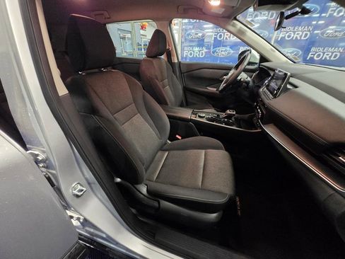 Used 2025 Nissan Rogue SV image 28