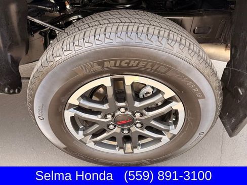 Used 2025 Toyota Tacoma TRD Sport image 25