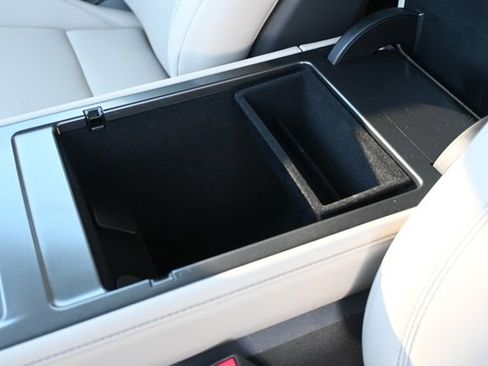 Used 2025 Lincoln Nautilus Premier image 25