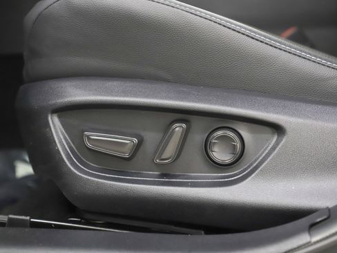 Used 2025 Toyota Camry SE w/ Multimedia Upgrade Package image 27