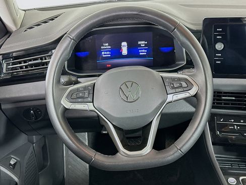Used 2025 Volkswagen Jetta SE image 18
