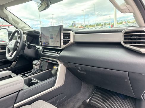 Used 2024 Toyota Tundra Limited AWD/4WD image 18