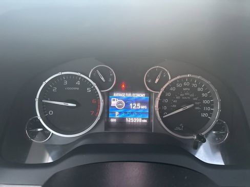 Used 2014 Toyota Tundra SR5 w/ TRD Off Road Package image 20