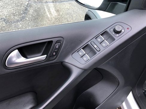 Used 2017 Volkswagen Tiguan Sport image 12