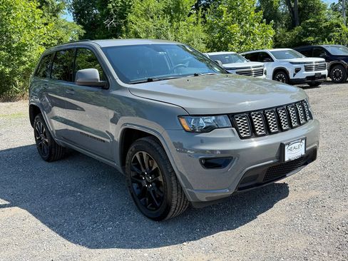 Used 2021 Jeep Grand Cherokee Laredo X AWD/4WD image 1