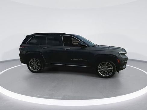 Used 2025 Jeep Grand Cherokee Summit image 2