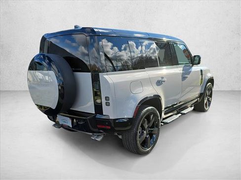 Used 2026 Land Rover Defender 110 X-Dynamic SE AWD/4WD image 5