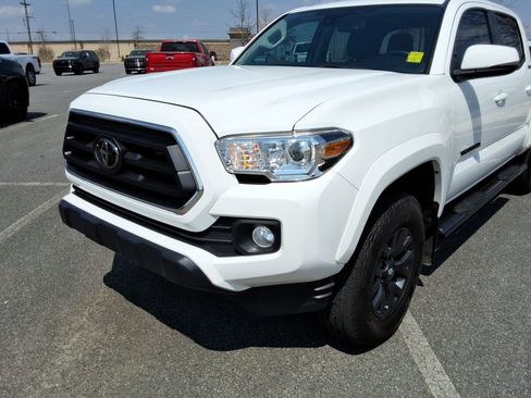 Used 2021 Toyota Tacoma SR5 w/ Technology Package image 9