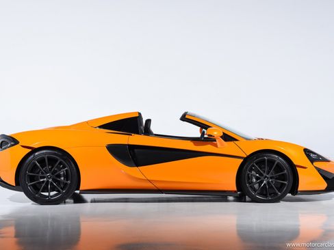 Used 2020 McLaren 570S Spider image 12