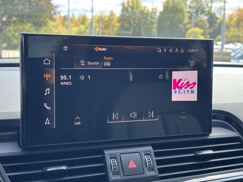 Used 2023 Audi Q5 2.0T Premium image 26