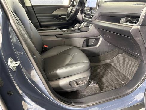 Used 2025 Toyota Grand Highlander AWD image 13