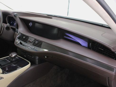 Used 2018 Lexus LS 500 w/ Luxury Package RWD image 48