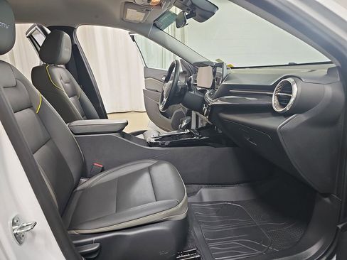Certified 2024 Chevrolet Trax ACTIV w/ Driver Confidence Package FWD image 13