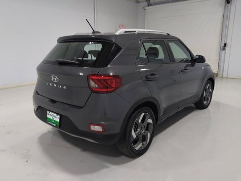Used 2023 Hyundai Venue SEL FWD image 9