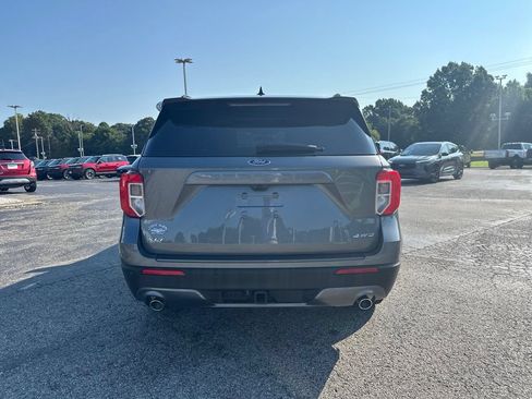 Used 2024 Ford Explorer XLT w/ Equipment Group 202A AWD/4WD image 4