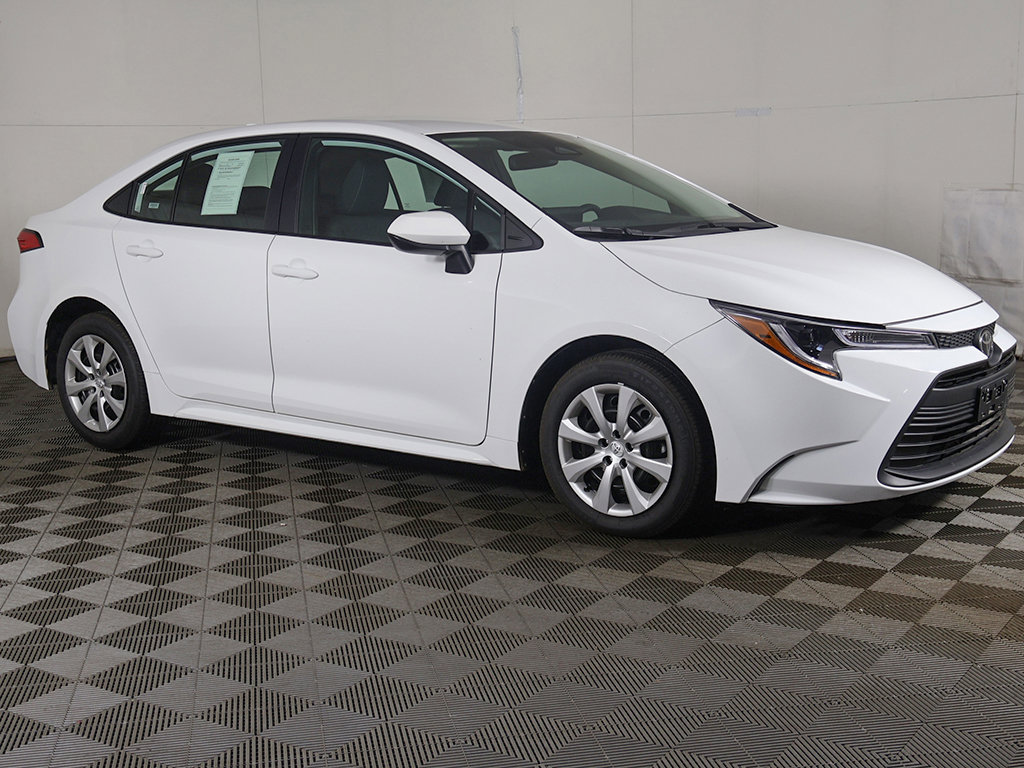 Used 2026 Toyota Corolla LE FWD image 2