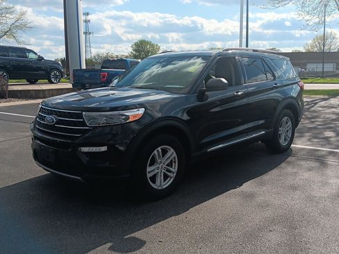 Used 2024 Ford Explorer XLT w/ Equipment Group 202A AWD/4WD image 10