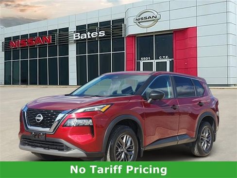 Used 2023 Nissan Rogue S image 2