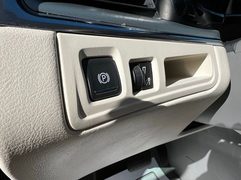 Used 2019 Cadillac XT5 Premium Luxury image 36