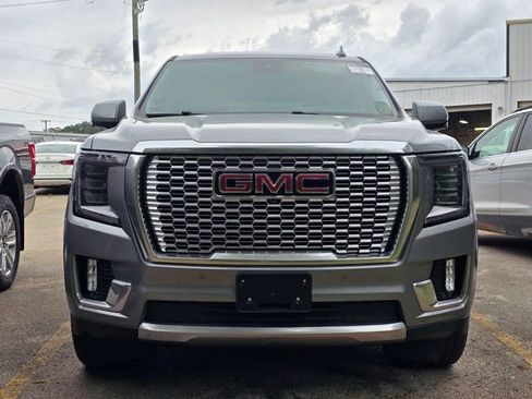 Used 2023 GMC Yukon XL Denali AWD/4WD image 2