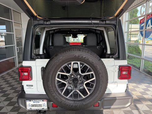 Used 2024 Jeep Wrangler Unlimited Sahara AWD/4WD image 13