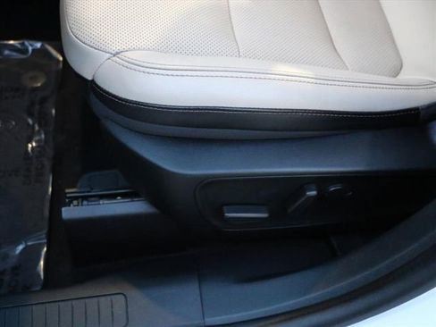 Used 2020 Ford Escape Titanium w/ Titanium Premium Package 2.0 image 19