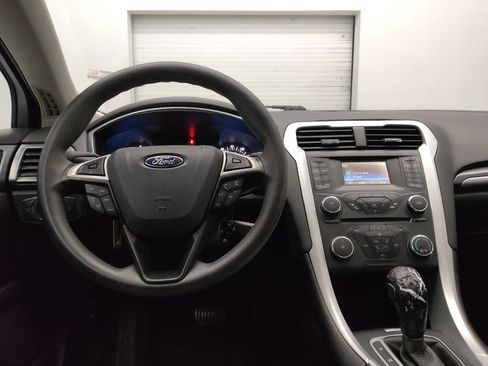 Used 2015 Ford Fusion SE image 22
