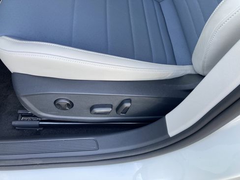 Certified 2025 Volkswagen Jetta SE image 16