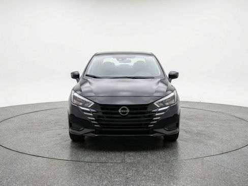 Used 2025 Nissan Versa SV image 2