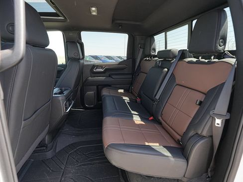 Used 2024 Chevrolet Silverado 1500 High Country w/ High Country Premium Package AWD/4WD image 19