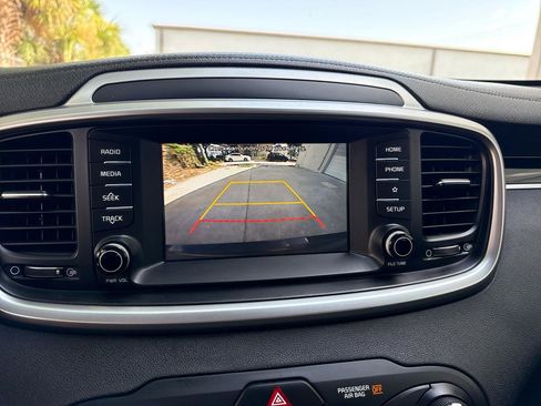 Used 2019 Kia Sorento L FWD image 29