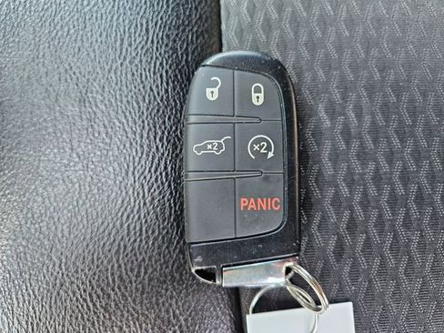 Used 2023 Jeep Compass Latitude w/ Convenience Group AWD/4WD image 29
