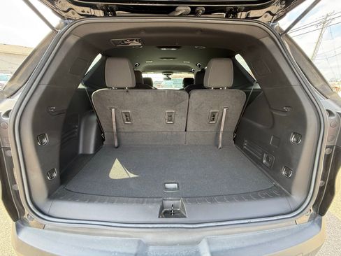 Used 2022 Chevrolet Traverse LT image 18