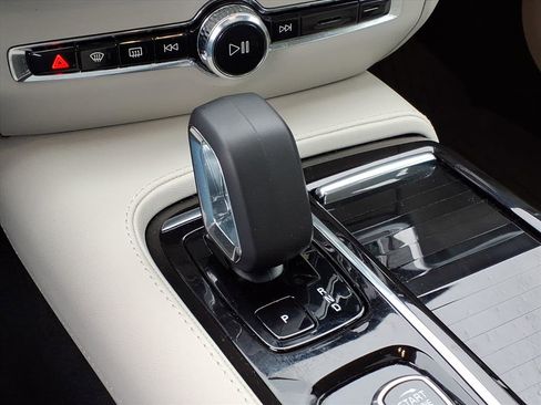 Certified 2025 Volvo S60 T8 Ultra w/ Climate Package image 25