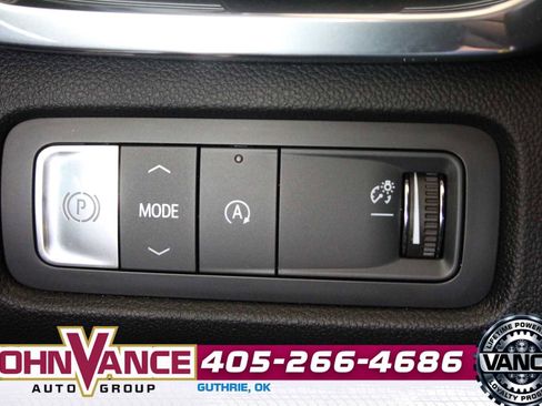 Used 2025 GMC Acadia Elevation image 30