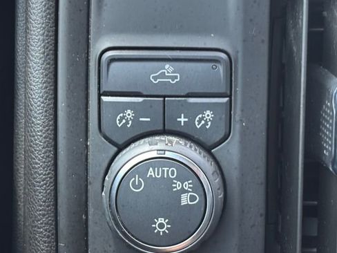 Used 2022 Chevrolet Silverado 1500 Custom RWD image 32