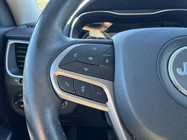 Used 2019 Jeep Cherokee Latitude Plus w/ Comfort/Convenience Group AWD/4WD image 18