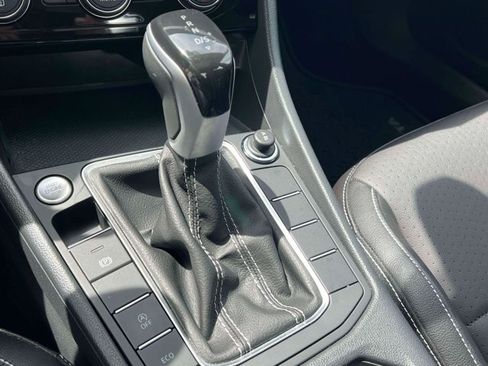 Used 2023 Volkswagen Jetta SE w/ Panoramic Sunroof Package FWD image 31