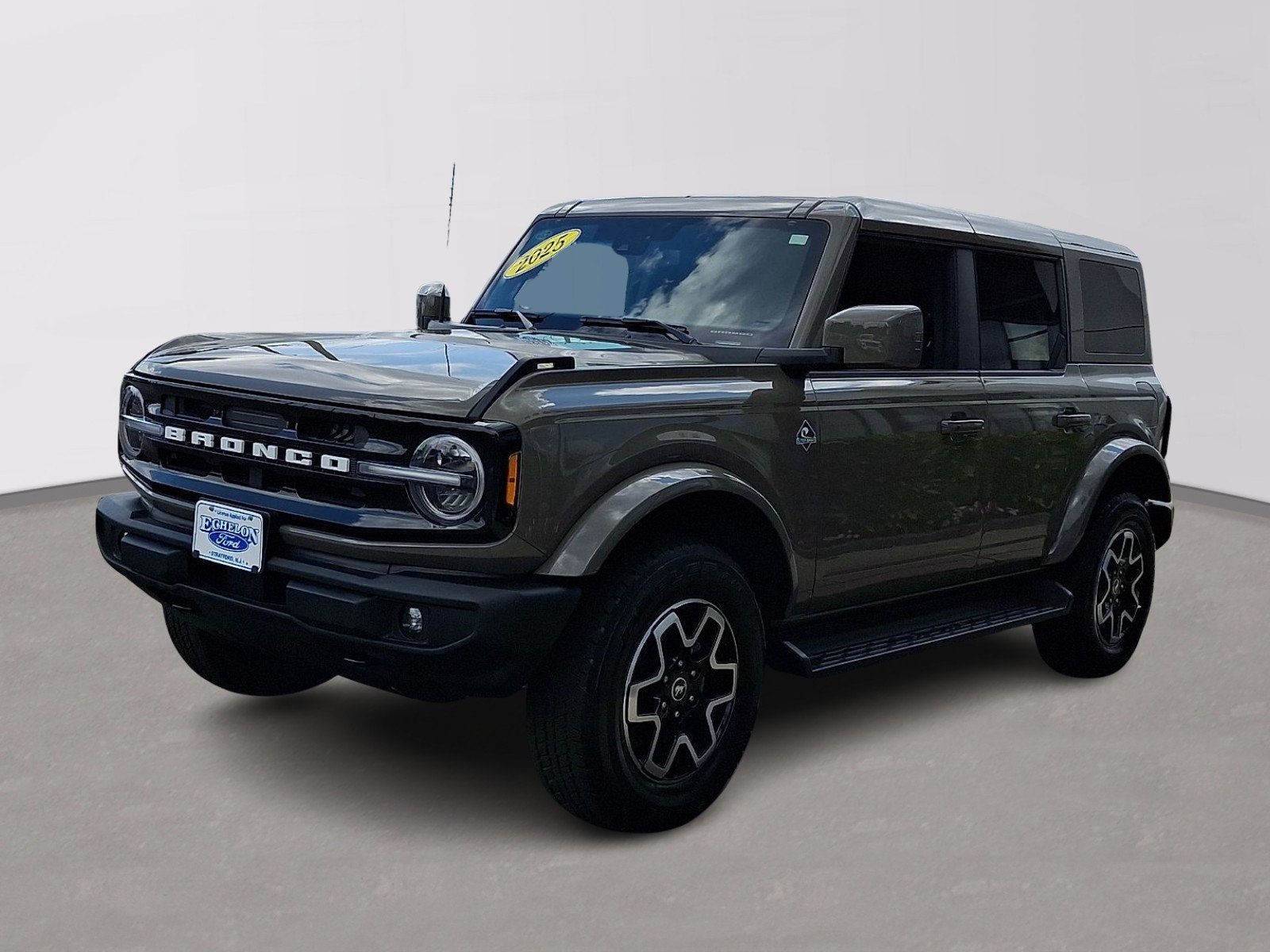 Used 2025 Ford Bronco Outer Banks AWD/4WD image 3