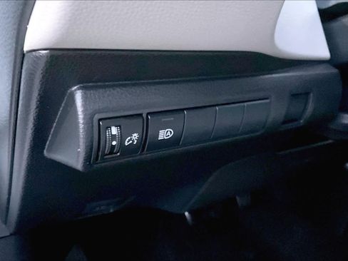 Used 2020 Toyota Corolla LE image 31