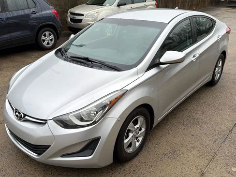 Used 2015 Hyundai Elantra SE image 2