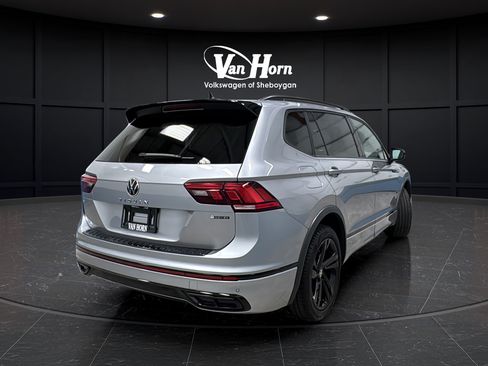 Used 2024 Volkswagen Tiguan SE R-Line AWD/4WD image 7