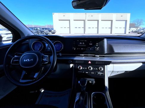 Used 2024 Kia Carnival LX image 14