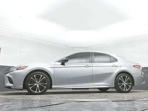 Used 2020 Toyota Camry SE FWD image 42