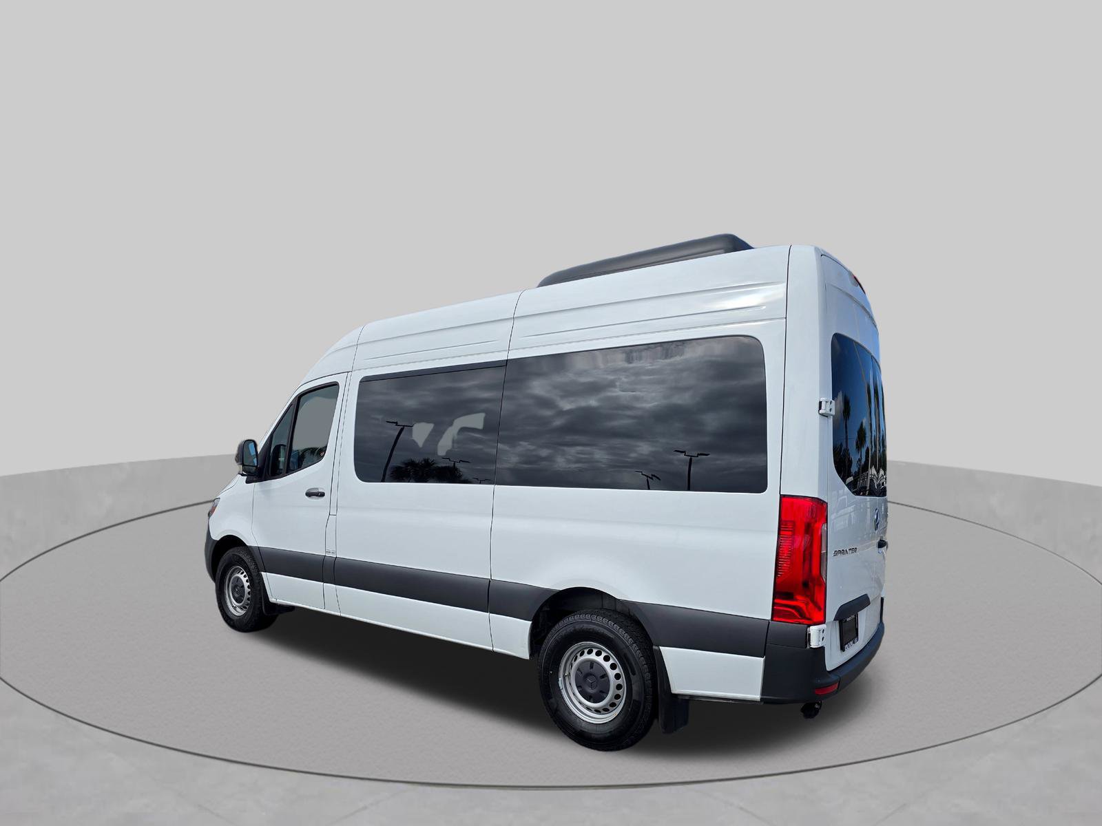 Used 2025 Mercedes-Benz Sprinter 2500 image 9