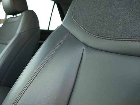 Used 2025 Ford Explorer Active w/ Active Comfort Package image 13