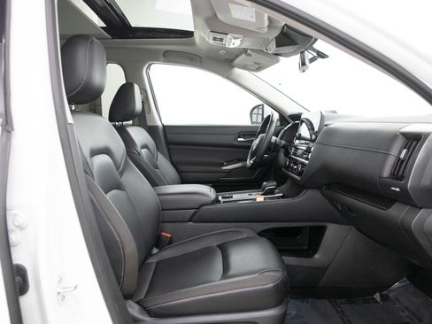 Used 2023 Nissan Pathfinder SL w/ SL Premium Package AWD/4WD image 13