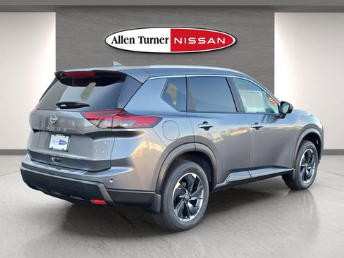 Used 2025 Nissan Rogue SV w/ SV Premium Package image 7