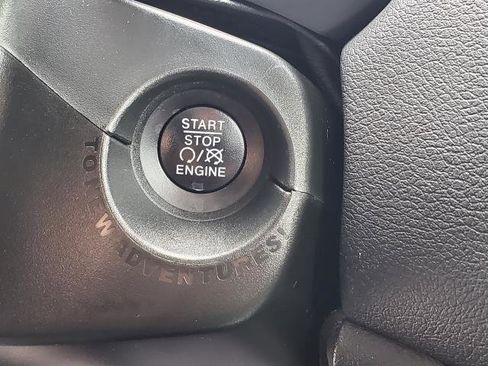 Used 2020 Jeep Renegade Altitude AWD/4WD image 14