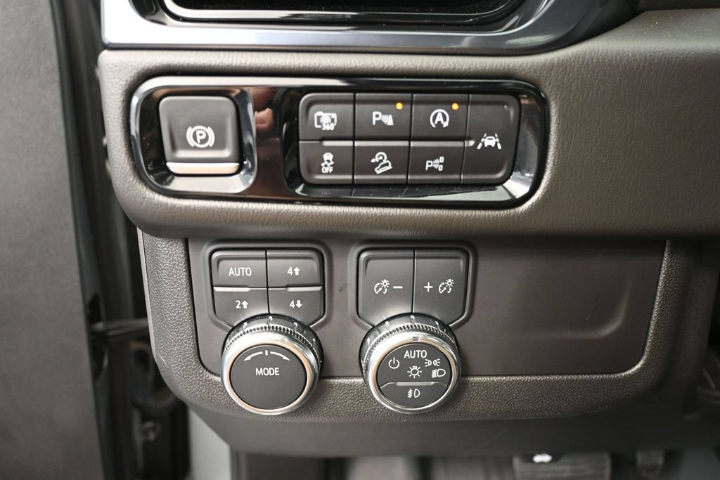 Used 2025 GMC Yukon AT4 AWD/4WD image 27
